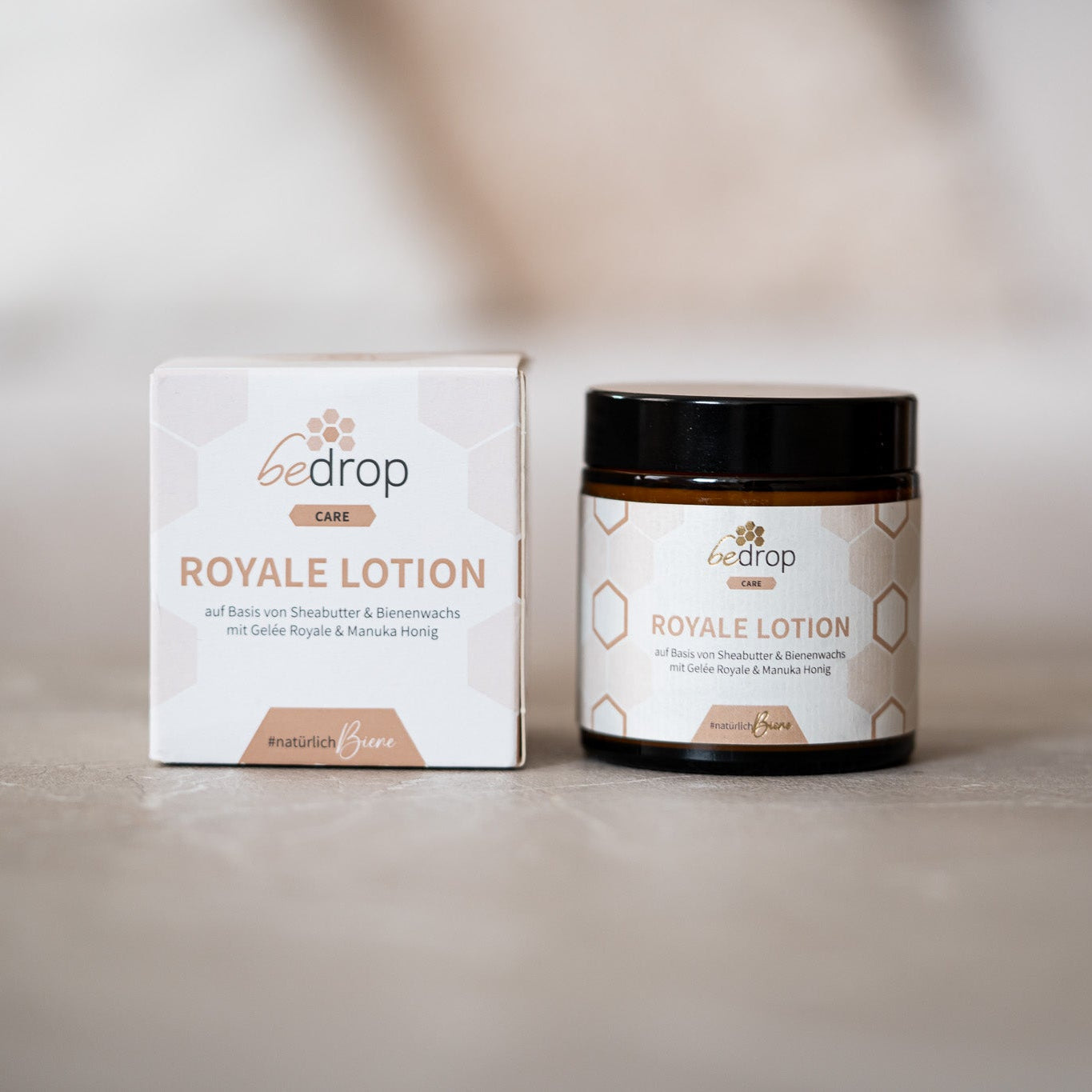 Royale Lotion loción corporal con jalea real, manteca de karité y miel de manuka - 100g