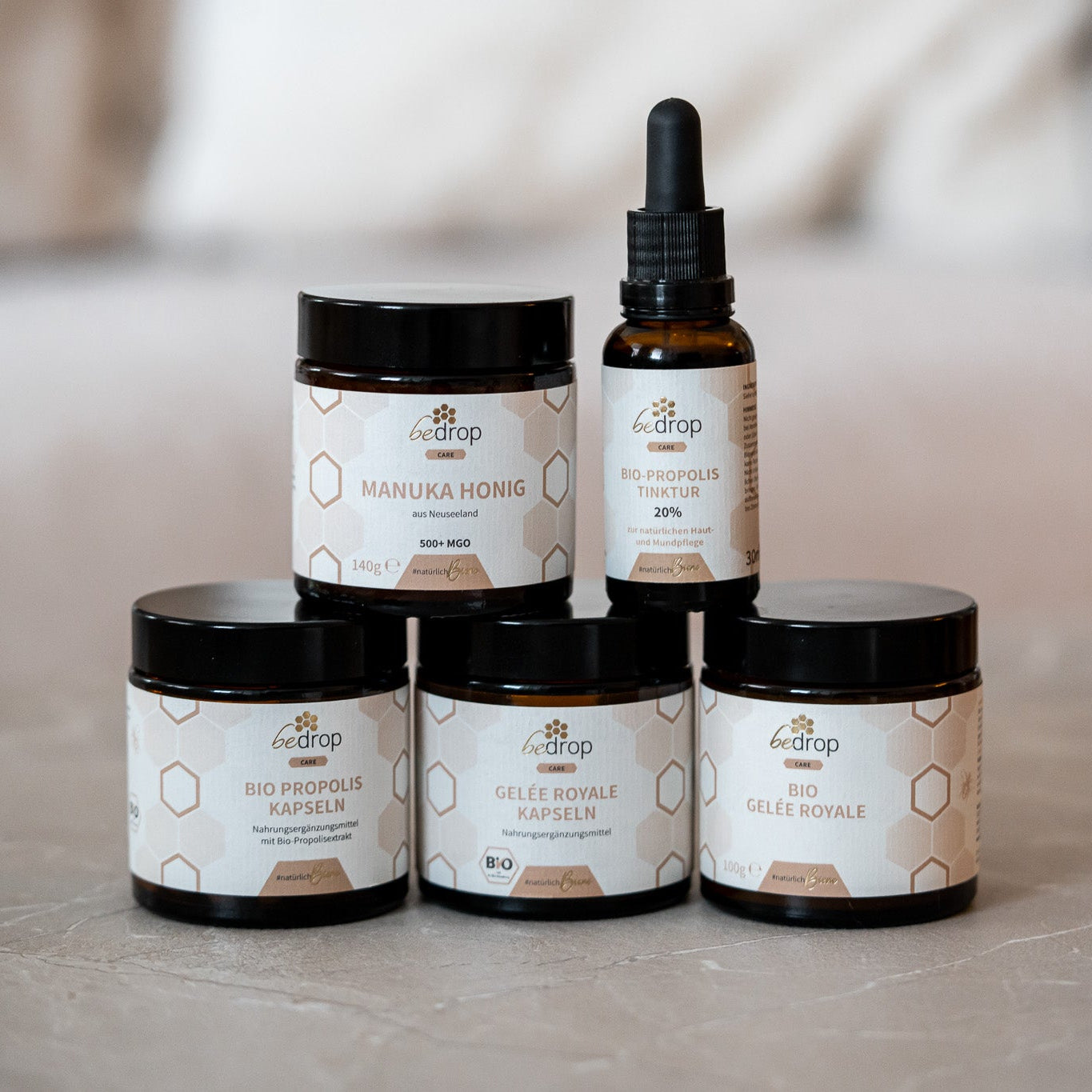 El set todoterreno | cápsulas de própolis & 20% de tintura + cápsulas de jalea real & pura/fresca + miel de manuka
