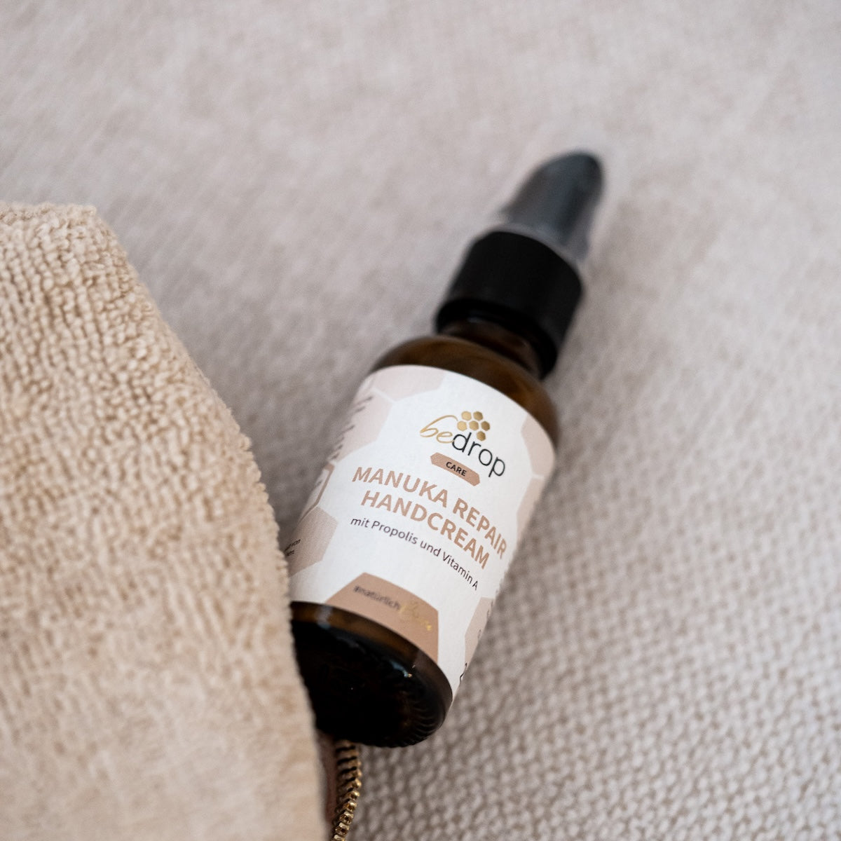 Manuka Repair Handcream / Crema de manos con miel de manuka, propóleo y vitamina A - 25ml