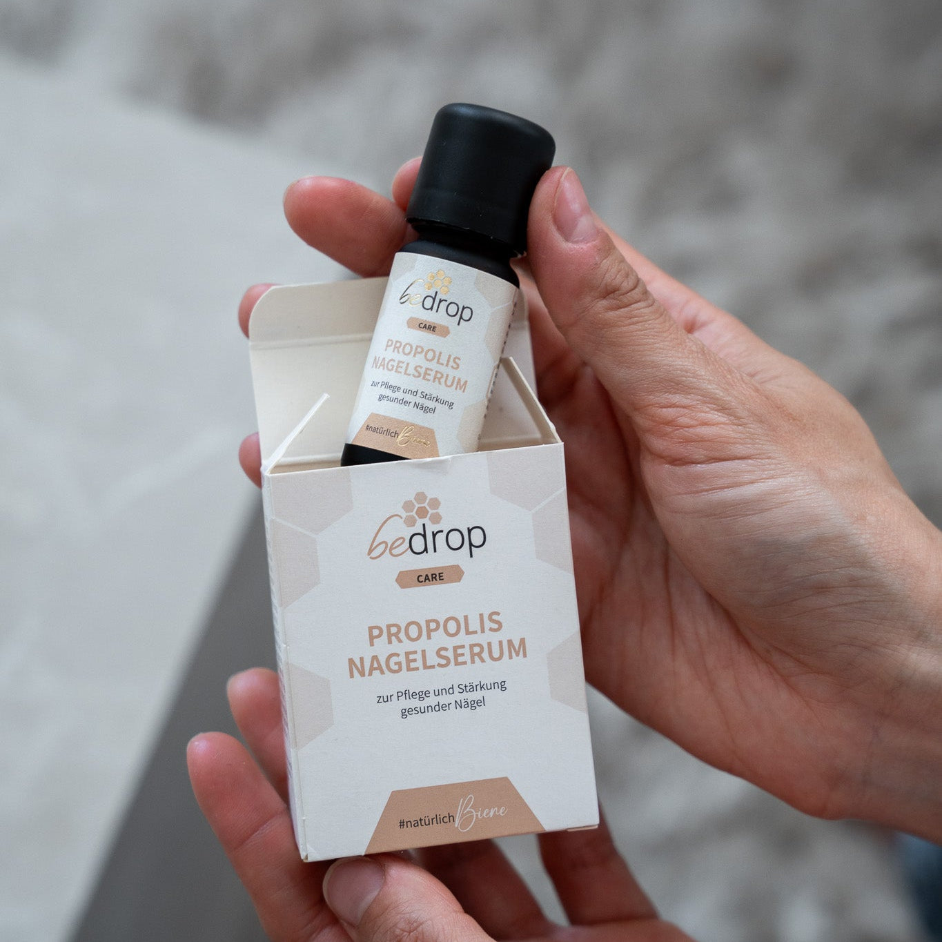 Suero de propóleo para uñas - cuidado de uñas con altas dosis de propóleo y 4 aceites esenciales - 10ml